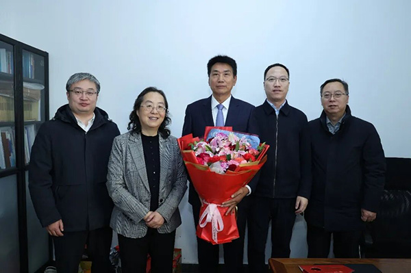 北京中医药大学党委书记王瑶琪、校长唐志书一行慰问东直门医院临床一线医务人员