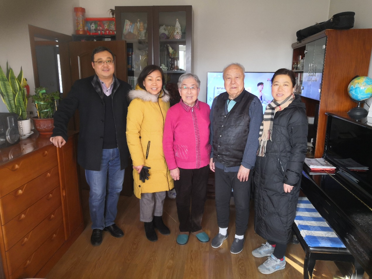 C:\Users\hp\Desktop\2020年春节慰问老专家\2020年高淑瑞院长慰问\徐哲1.jpg