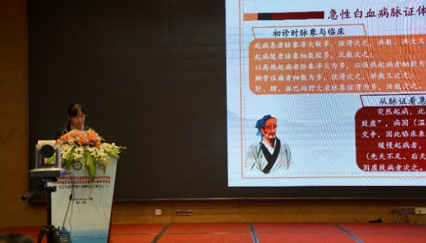 桌子上的电脑萤幕画面

中度可信度描述已自动生成