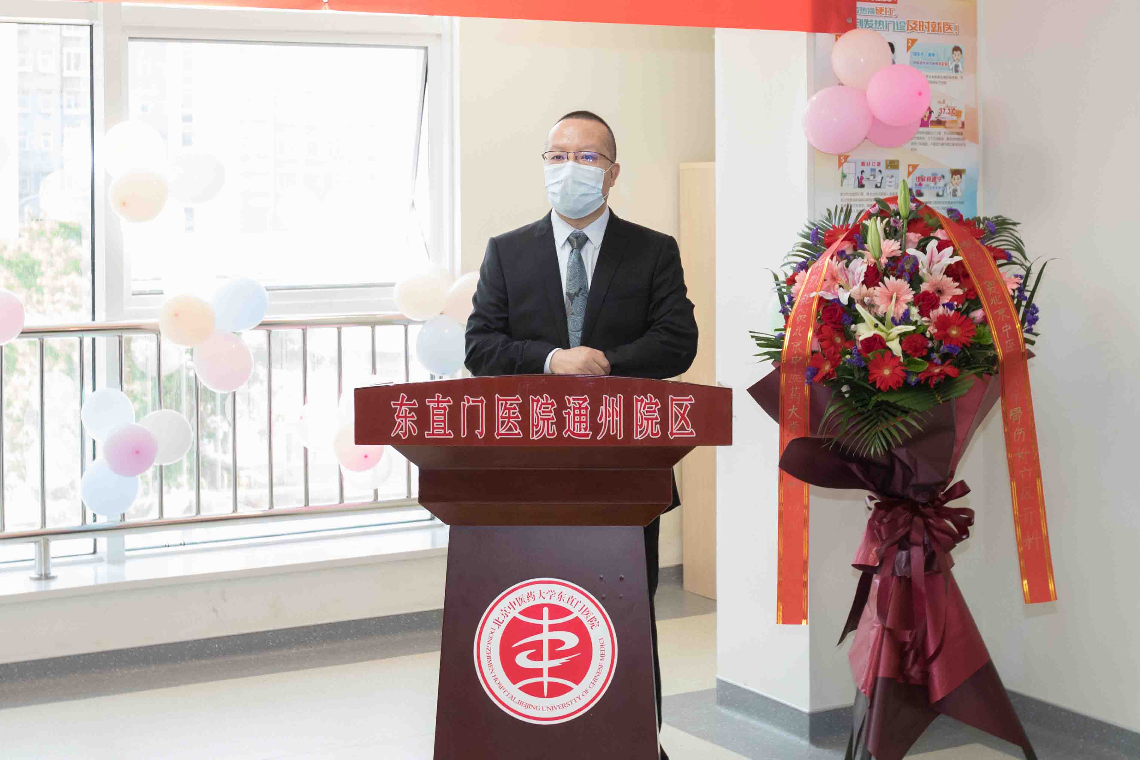 3，骨伤科六区文天林主任介绍了科室情况.jpg